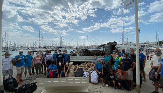 30_LEGRAUDUROI PORTCAMARGUE_enplongee et sur digues.jpg